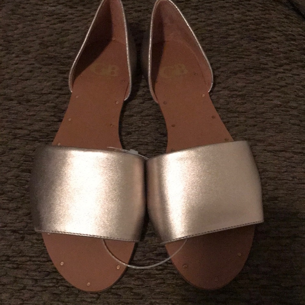 Gianni Bini Gold flats Size 9M